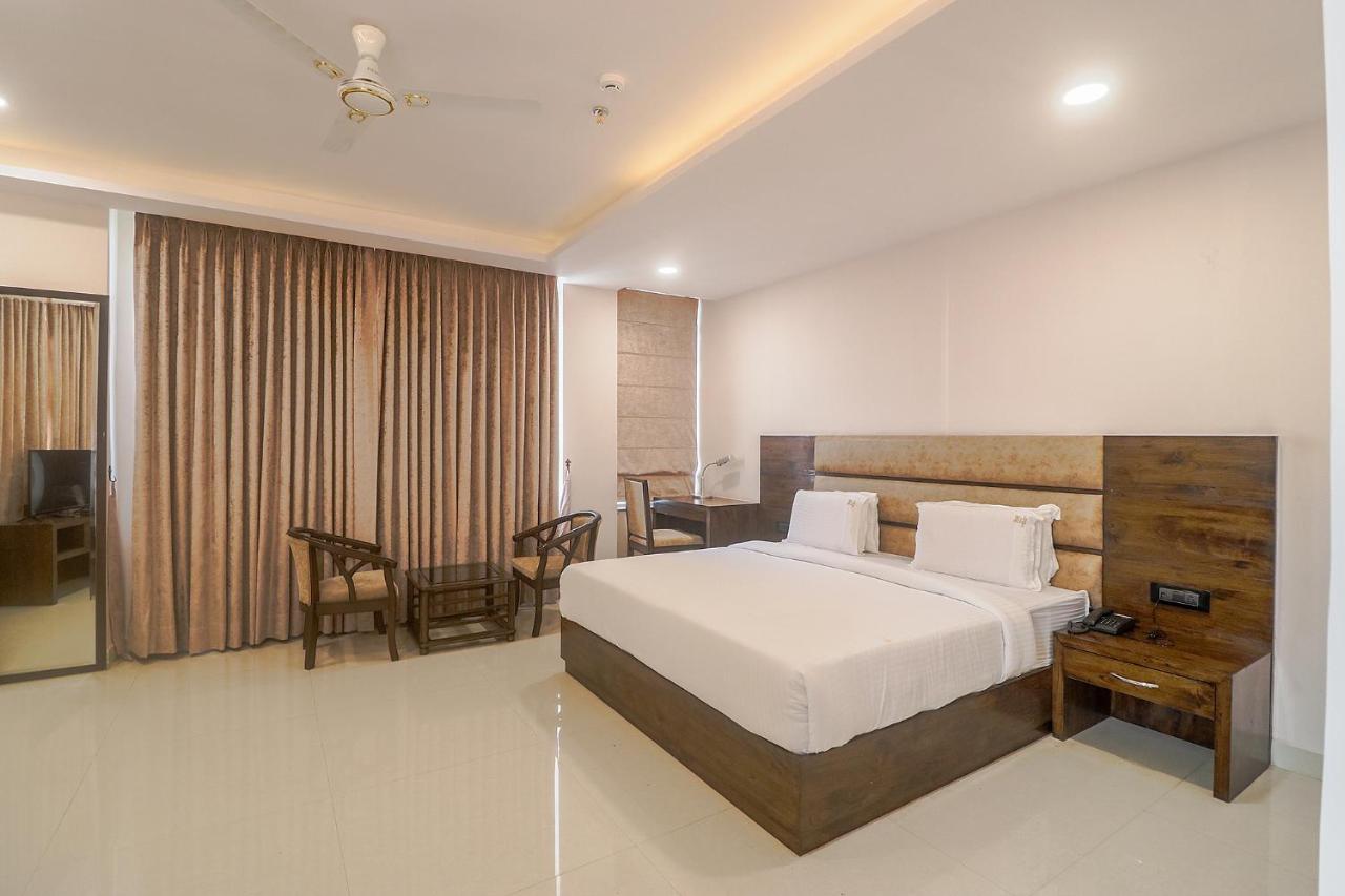 Fabhotel Mid Town Grand Panchkula Dış mekan fotoğraf